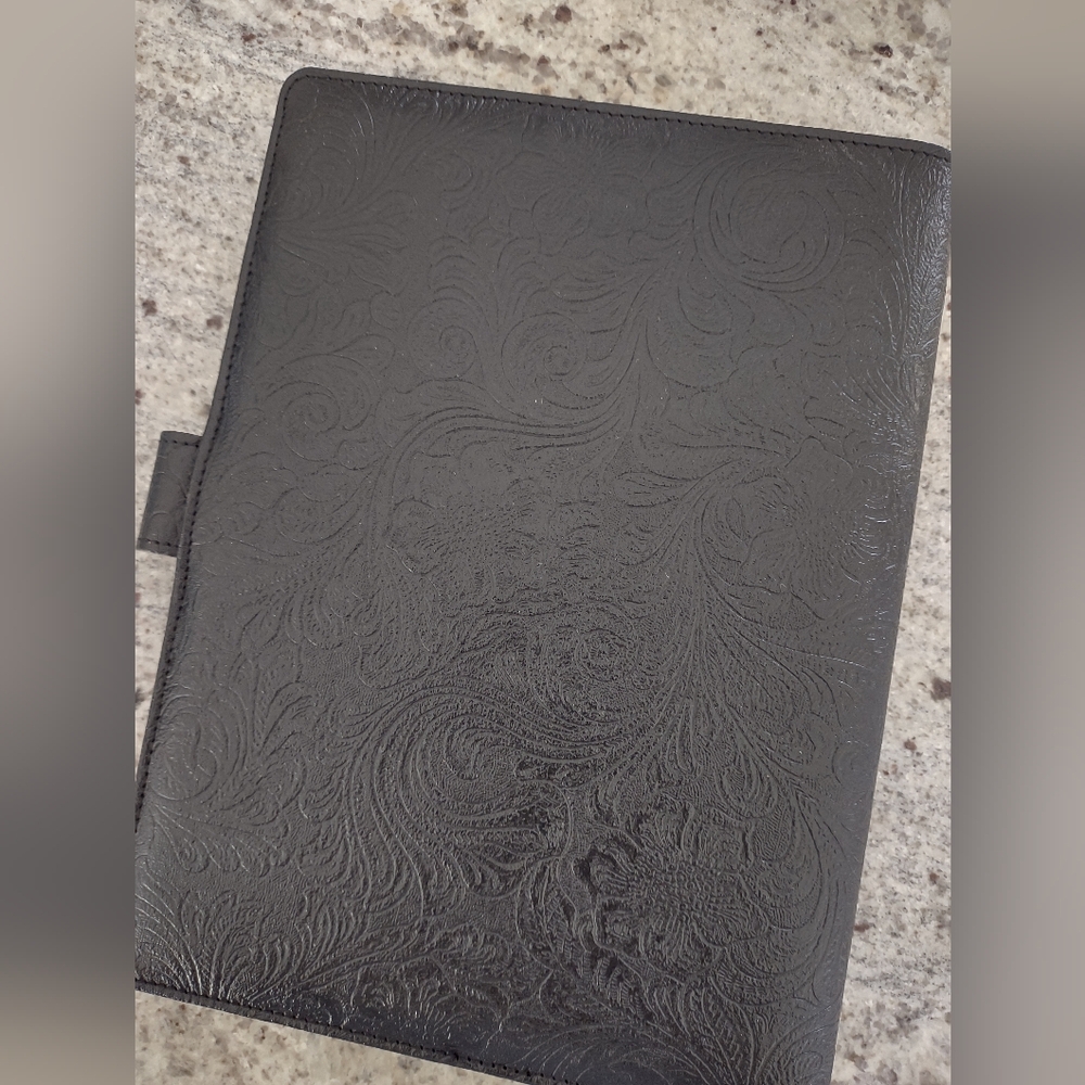 Embossed A5 Binders with Key Chain - Picture 4 of 15